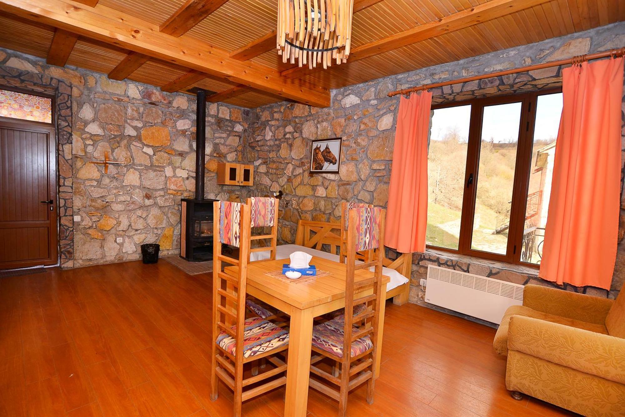 Apaga Resort Idzsevan Szoba fotó